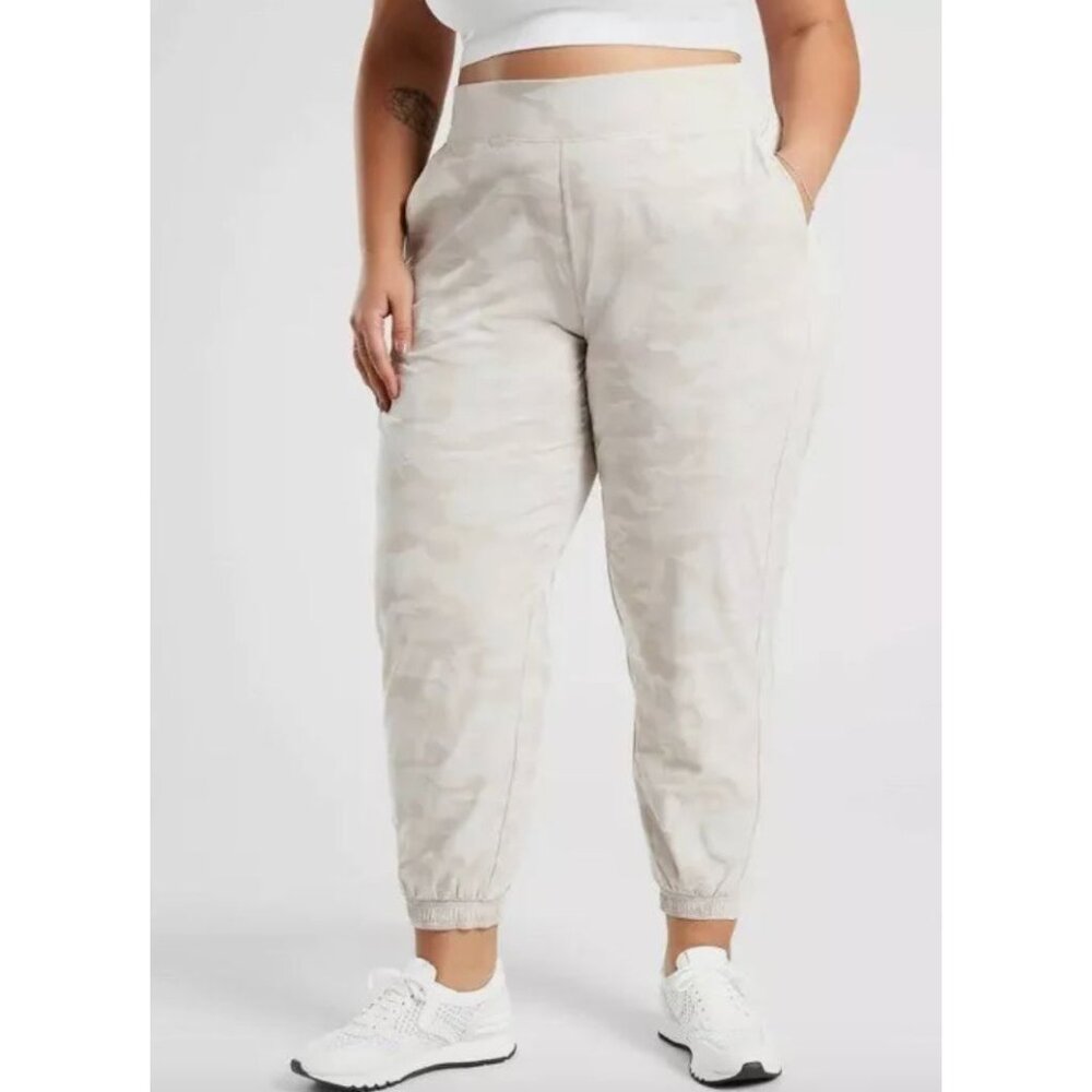 ATHLETA brooklyn camo joggers in abalone beige size 26